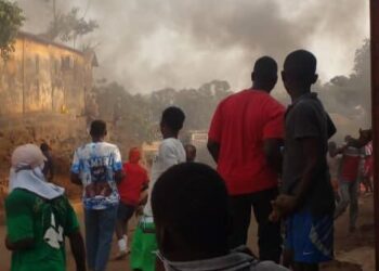 Dixinn/ Momo Liberté : Manque de courant, des jeunes manifestent et barricadent la circulation