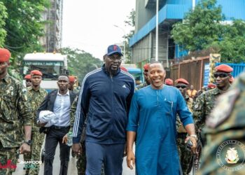 Kaloum : Le Président de la République en visite surprise au Ministère de l’Enseignement Supérieur et à la Primature