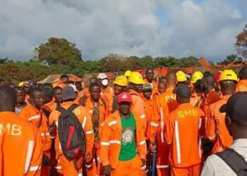 Boké : Des employés de la SMB protestent contre le ‘’non respect de la convention collective’’.