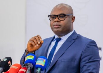 Nouvelle constitution en Guinée : l’ancien PM Dr Bernard Gomou appelle à voter OUI (les raisons)