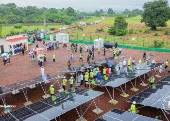 Energie propre : le Gouvernement met en service la centrale solaire de Kalinko