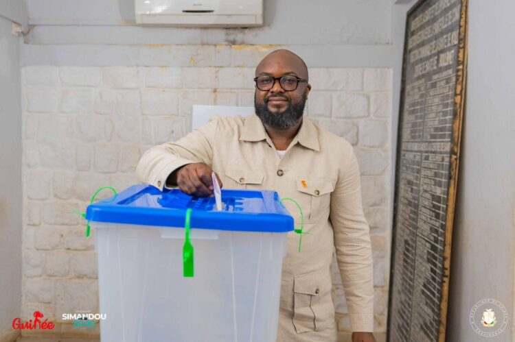 Référendum constitutionnel : le Chef de l’Etat S.E le Général Mamadi Doumbouya s’est acquitté de son devoir civique