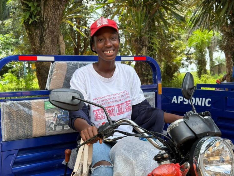 De la formation à l’emploi : L’OIM soutient des jeunes à Faranah et Macenta par la dotation en équipements