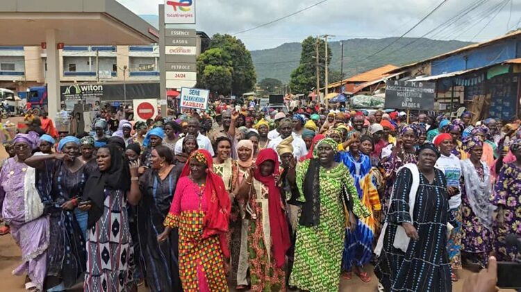 Eléction présidentielle : ‘’c’est le Général Mamadi Doumbouya qui est notre candidat’’, tranchent les femmes de Dabola