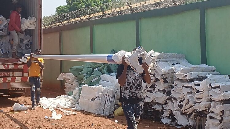 Electrification : Dinguiraye reçoit 800 lampadaires