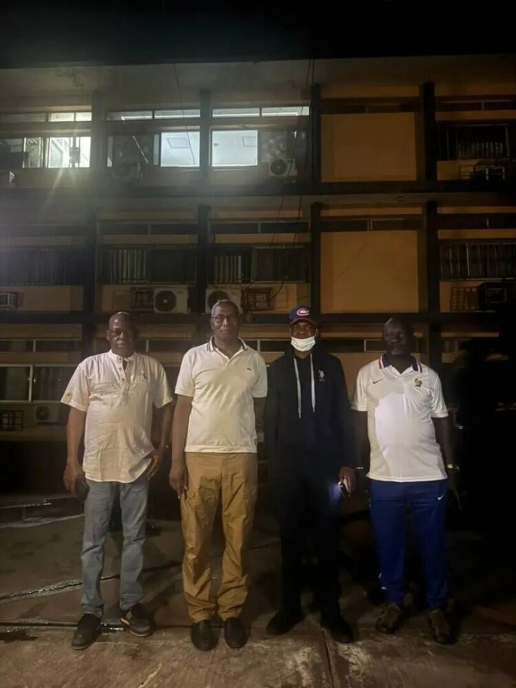 Incendie au ministère de la Sécurité, le PM Amadou Oury Bah sur les lieux