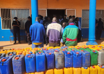 Mandiana : Trois (03) individus arrêtés avec plus de 124 bidons de carburant à la frontière guinéo-malienne