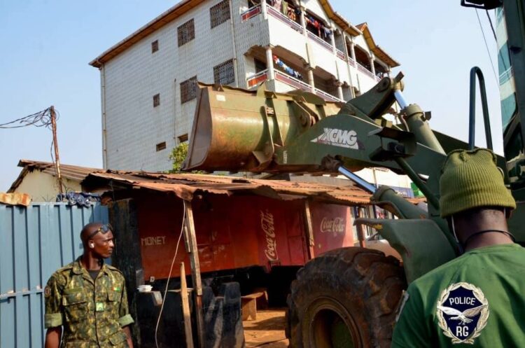 Opération de déguerpissement à Conakry : la police consacre 48 heures de manœuvres au marché d’enco5