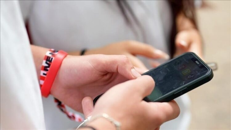 France : l’Assemblée nationale adopte en première lecture l’interdiction des réseaux sociaux pour les moins de 15 ans