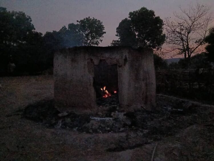 Dinguiraye : Un incendie à Kalinko laisse une famille sans abri, appel à l’aide