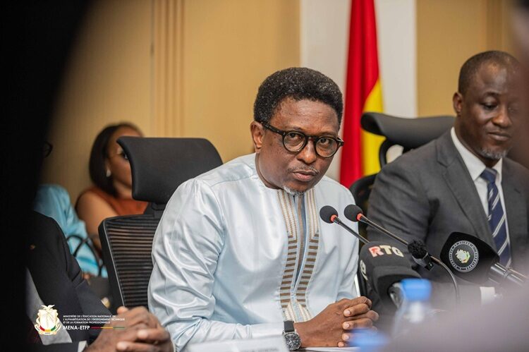 Éducation : Alpha Bacar Barry prend officiellement les commandes pour faire face aux défis du système éducatif