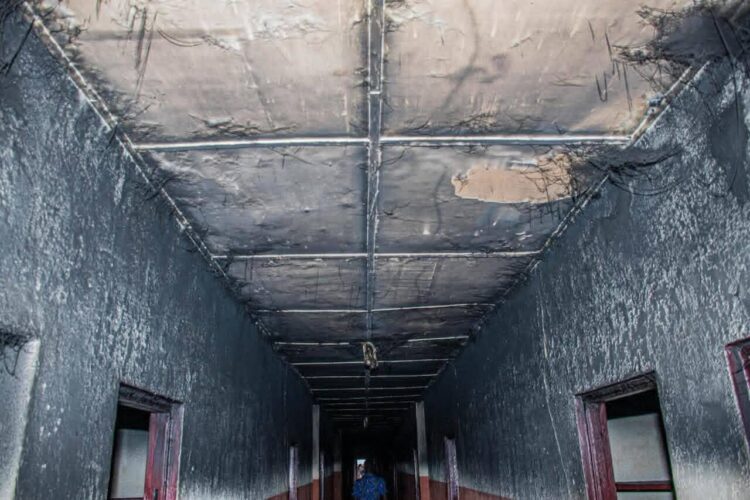 Un incendie frappe le dortoir de l’ISAV à Faranah, aucun décès enregistré mais d’importants dégâts matériels