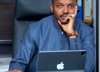 On célèbre l’échec des autres lorsqu’on n’a pas encore appris à construire sa propre victoire (Moussa Condé)