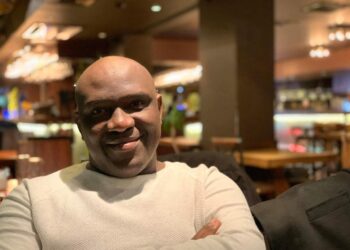 Guinée : la HAC lève l’interdiction qui frappait le journaliste Lamine Guirassy