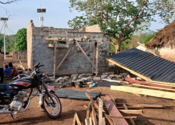 Faranah : Une violente tornade décoiffe plusieurs habitations à Beindou