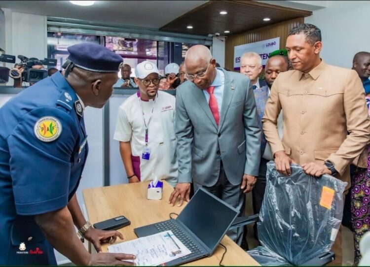 Passeport en un jour à Conakry ? L’État promet de tourner la page des files interminables
