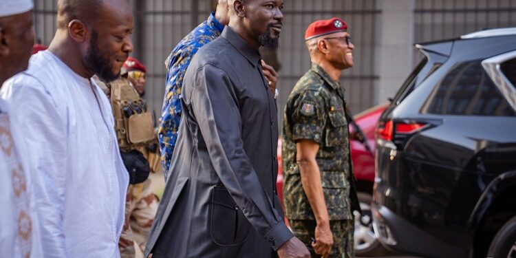 Kaloum : le Président Mamadi DOUMBOUYA effectue sa traditionnelle promenade de santé au contact des populations