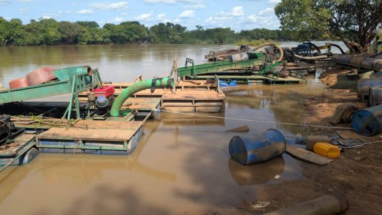 Mandiana : la justice entre en action face à l’expansion du dragage aurifère sur le Sankarani