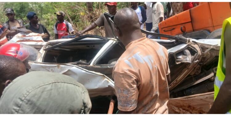 Mamou : 15 morts, dont plusieurs enfants, dans une collision entre un taxi et un camion-remorque à Diarabaka