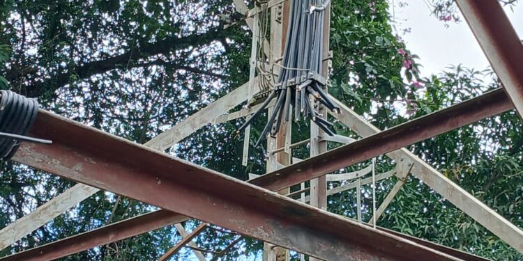 Kindia : des voleurs arrachent les câbles de diffusion de la RTG, les programmes radio et télévision perturbés