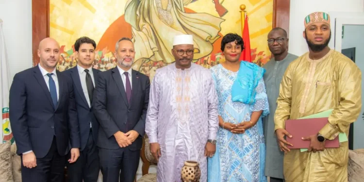 Diplomatie parlementaire : le Président de l’Assemblée nationale reçoit les ambassadeurs du Maroc et du Rwanda