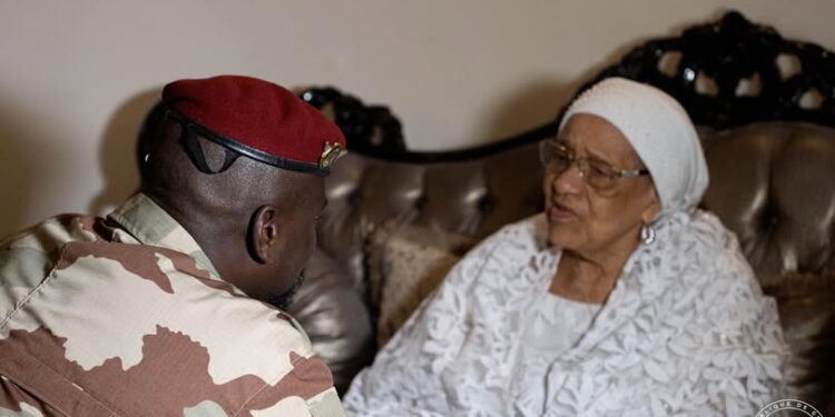 Décès de la 1ère première dame de la Guinée : la Présidence pleure une mère et présente ses condoléances au Peuple de Guinée