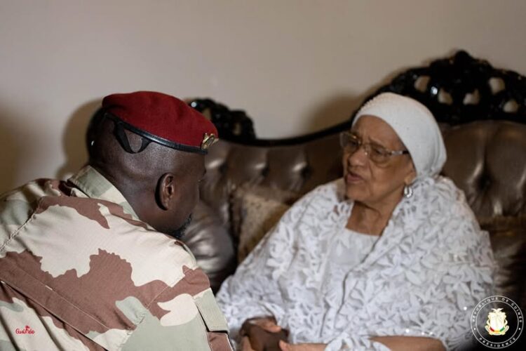 Décès de la 1ère première dame de la Guinée : la Présidence pleure une mère et présente ses condoléances au Peuple de Guinée