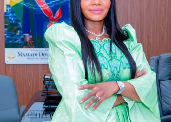Confirmée à son poste par le Président Mamadi Doumbouya, Mme Khaité Sall s’exprime : « plus qu’un honneur : c’est le renouvellement d’un pacte de confiance »