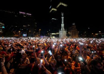 Espagne: plus d&rsquo;un million de personnes dans les rues de Madrid pour accueillir les champions du monde de football