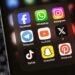 Une première en Europe : les moins de 15 ans exclus des réseaux sociaux en France