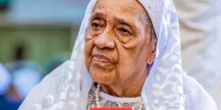 Page noire : la Guinée en deuil, décès de la 1ère première dame de la République de Guinée Hadja André Touré à l’âge de 93 ans