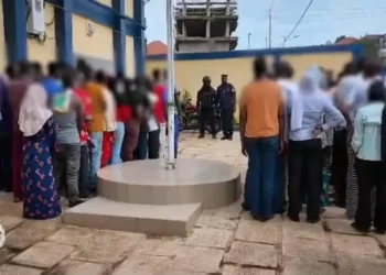 Réseau d’escroquerie à Tombolia : la police interpelle 57 personnes à Dabompa Plateau 1