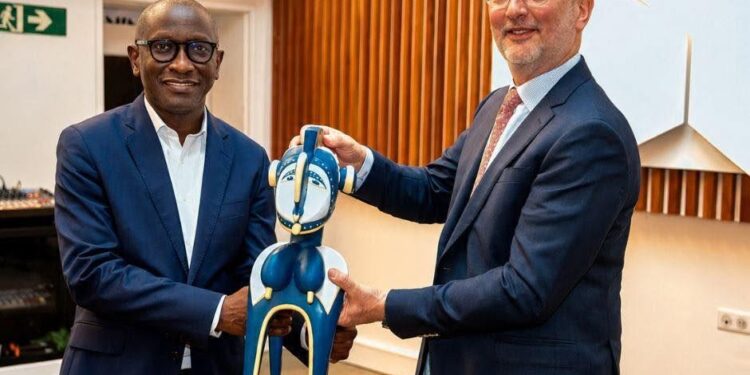 Conakry Terminal : Monsieur Emmanuel Masson passe le relais à Monsieur Édouard Leno, nouveau DG