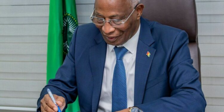 CAN 2032 et 2036 : Le premier ministre signe officiellement la candidature de la Guinée