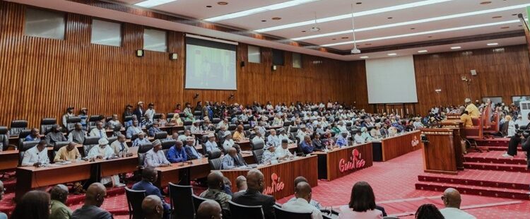 Infrastructures : Le parlement guinéen ratifie le projet de bitumage de la route nationale Faranah-Dabola