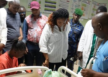 Drame de Dar-Es-Salam: La ministre de la santé et de l’hygiène publique au chevet des victimes hospitalisées au CHU Donka