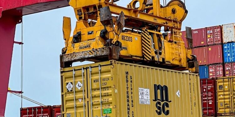 AGL Guinée réalise avec succès sa première opération de transport de cyanure et confirme son expertise logistique de référence