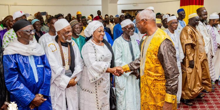 Siguiri érigée en région, le PM Amadou Oury Bah reçoit les ressortissants et sages de cette nouvelle région