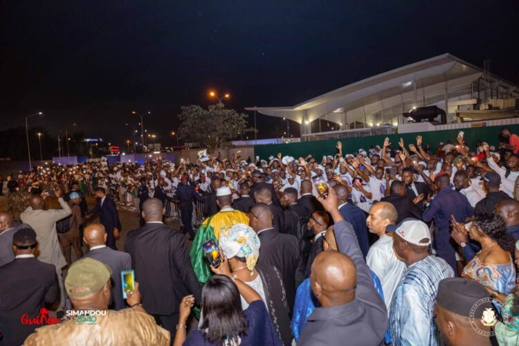 Coopération : le Président Mamadi DOUMBOUYA accueilli à Abidjan par les autorités ivoiriennes et la communauté guinéenne