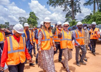 Construction du futur hôpital régional de référence à N’Zérékoré : la ministre de la Santé Khaïté SALL est arrivée sur le terrain