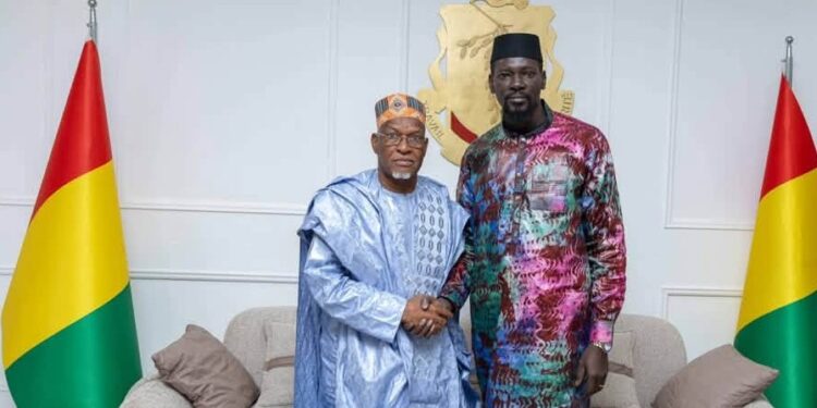 Guinée: Le Président Mamadi Doumbouya salue l’engagement des autorités morales en faveur de la paix