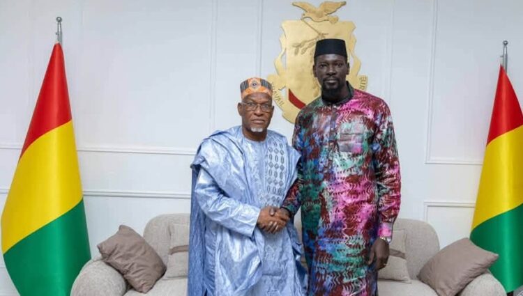 Guinée: Le Président Mamadi Doumbouya salue l’engagement des autorités morales en faveur de la paix