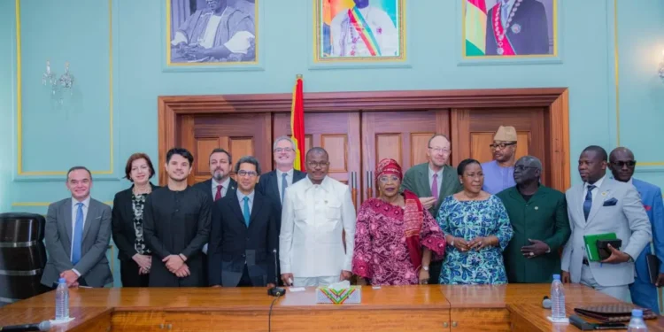 Diplomatie parlementaire : le Président Dansa Kourouma échange avec une délégation d’ambassadeurs de l’Union européenne