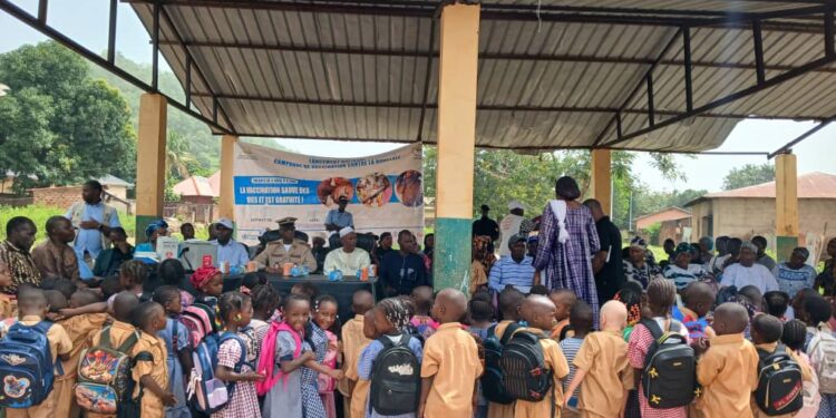 Lutte contre la rougeole : une campagne de vaccination lancée à Dinguiraye
