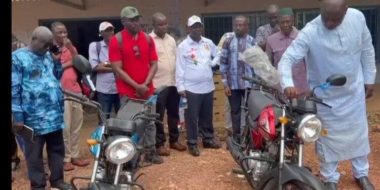 Commune de Kassa : remise d’engins roulants et d’équipements de bureaux aux services déconcentrés