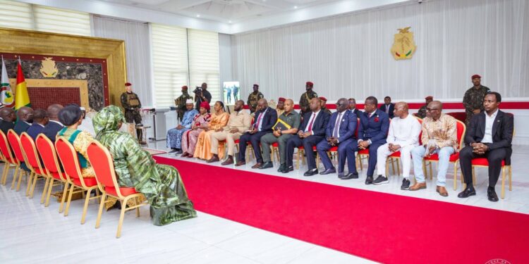 Audiences présidentielles : le Président Mamadi DOUMBOUYA reçoit les parlementaires étrangers ayant pris part à la rentrée parlementaire de la 10ème législature