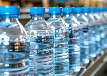 Eau conditionnée : le gouvernement guinéen fixe de nouveaux prix plafonds