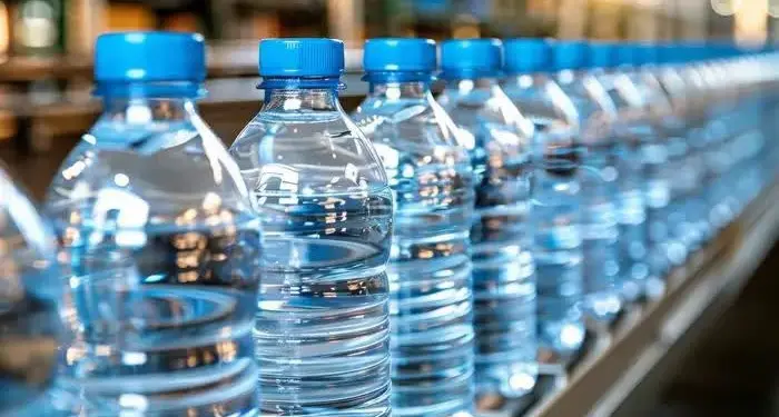Eau conditionnée : le gouvernement guinéen fixe de nouveaux prix plafonds