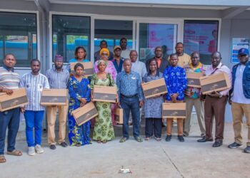 ISIC de Kountia : les 20 ordinateurs Made in Guinea de GTI, représentée par Aliou Diop, renforcent la souveraineté numérique