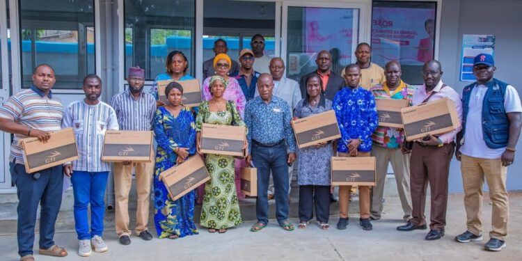 ISIC de Kountia : les 20 ordinateurs Made in Guinea de GTI, représentée par Aliou Diop, renforcent la souveraineté numérique